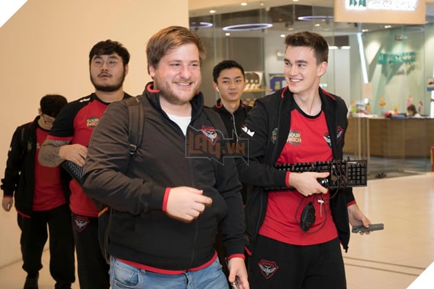 LMHT: MSI 2019 - Ngày 2 Khởi động: PVB giành thắng lợi trong trận đầu tiên, đặt một chân vào vòng trong 17
