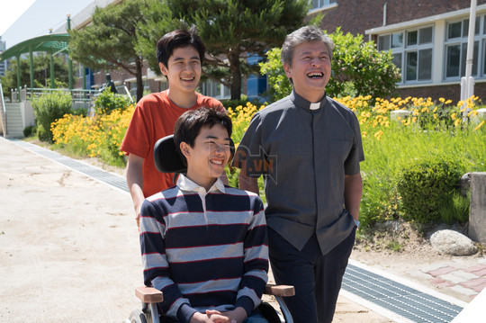 Thằng em lý tưởng: Câu chuyện về tình anh em nhẹ nhàng vẫn lấy nước mắt khán giả