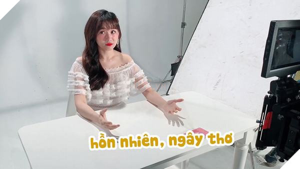 Hari Won tạo dáng siêu “cute” cùng Gà Vàng Gunny Mobi trong MV mới 8