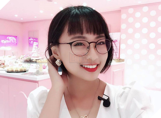 Nữ MC Esports Minh Nghi quá xinh đến mức ai cũng nhận cô là vợ của mình 10