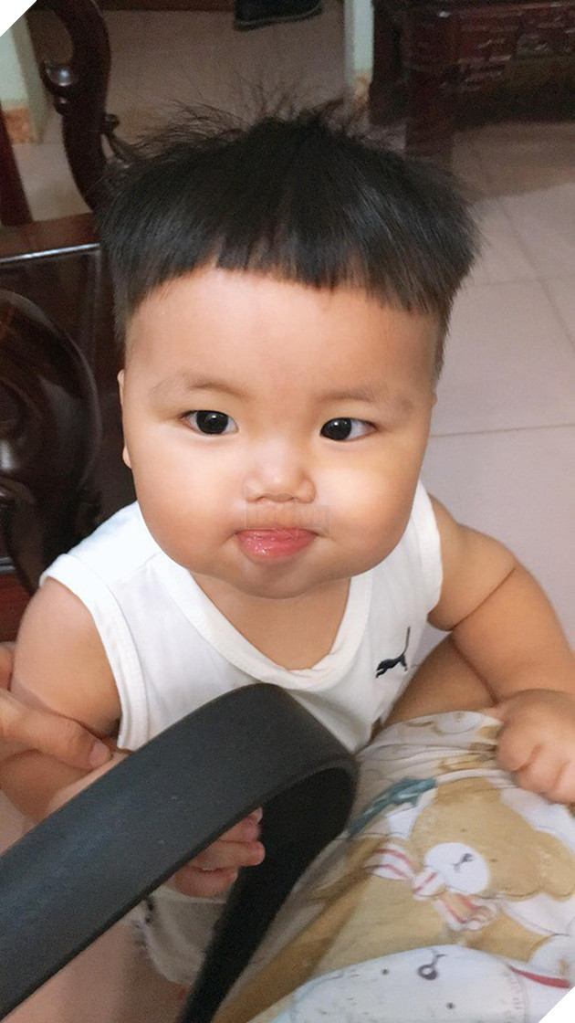 Cậu nh&#243;c kh&#243;c r&#233; &quot;ăn vạ&quot; khi phải chụp ảnh b&#234;n bạn ch&#243;: Dễ thương qu&#225; mức quy định rồi nh&#233;! - Ảnh 10.