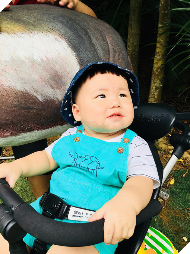 Cậu nh&#243;c kh&#243;c r&#233; &quot;ăn vạ&quot; khi phải chụp ảnh b&#234;n bạn ch&#243;: Dễ thương qu&#225; mức quy định rồi nh&#233;! - Ảnh 10.