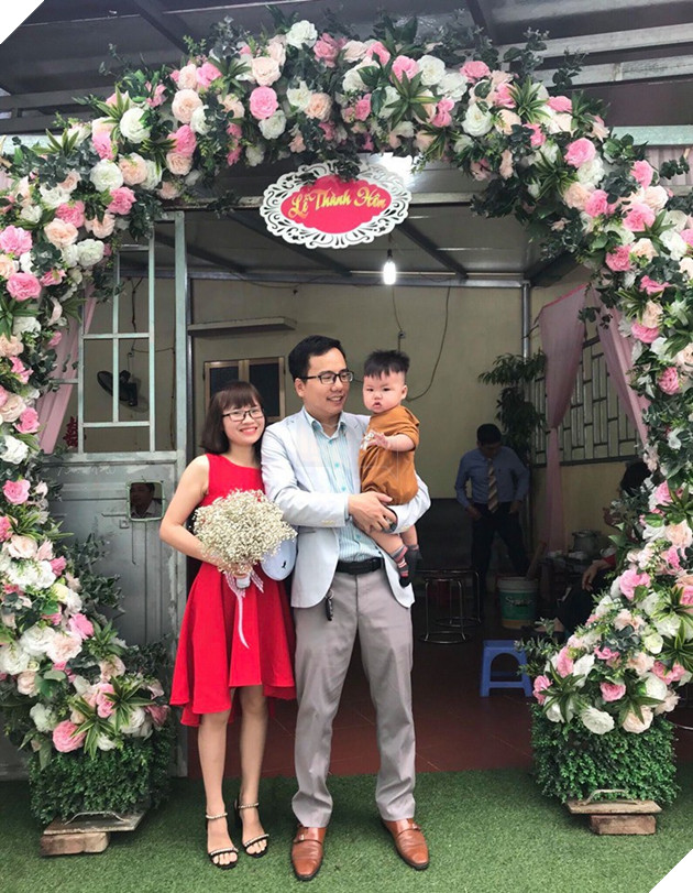 Cậu nhóc khóc ré ăn vạ khi phải chụp ảnh bên bạn chó: Dễ thương quá mức quy định rồi nhé! - Ảnh 4.