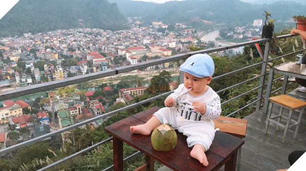 Cậu nh&#243;c kh&#243;c r&#233; &quot;ăn vạ&quot; khi phải chụp ảnh b&#234;n bạn ch&#243;: Dễ thương qu&#225; mức quy định rồi nh&#233;! - Ảnh 5.