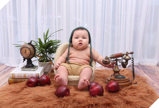 Cậu nh&#243;c kh&#243;c r&#233; &quot;ăn vạ&quot; khi phải chụp ảnh b&#234;n bạn ch&#243;: Dễ thương qu&#225; mức quy định rồi nh&#233;! - Ảnh 5.