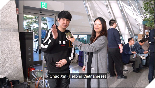 Vừa xuống sân bây tham gia MSI 2019, nữ phóng viên xinh đẹp bị mất điện thoại và đòi tiền chuộc