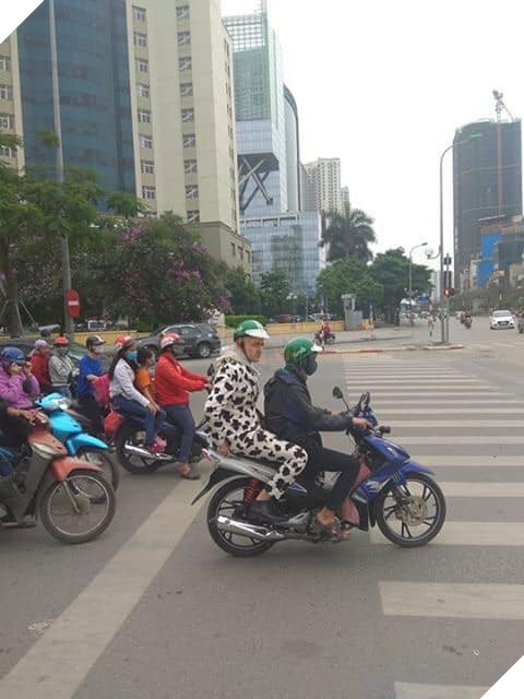 Chết cười với thánh Cowsep, bắt Grab, bận nguyên cây da bò để tham dự MSI 2019 2