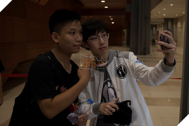 Không khí MSI 2019 Ngày 3: Cả gia đình Xmithie Team Liquid cùng đến ủng hộ đội tuyển 3