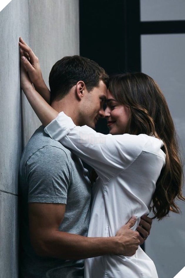 Bonding: Phép lai sáng tạo giữa 50 sắc thái và Sex Education 