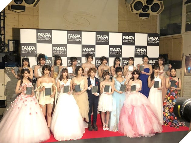 ToÃ n cáº£nh giáº£i thÆ°á»ng Oscar phim ngÆ°á»i lá»n Nháº­t Báº£n 2019: Aizawa Minami lÃªn ngÃ´i, Kawai Asuna Äoáº¡t giáº£i tÃ¢n binh xuáº¥t sáº¯c nháº¥t - áº¢nh 7.