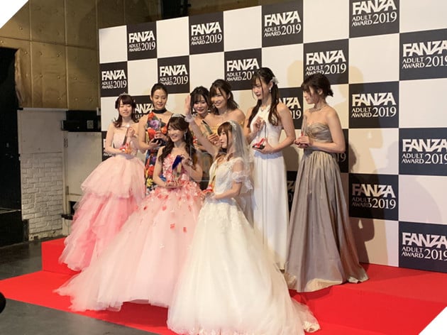 ToÃ n cáº£nh giáº£i thÆ°á»ng Oscar phim ngÆ°á»i lá»n Nháº­t Báº£n 2019: Aizawa Minami lÃªn ngÃ´i, Kawai Asuna Äoáº¡t giáº£i tÃ¢n binh xuáº¥t sáº¯c nháº¥t - áº¢nh 6.