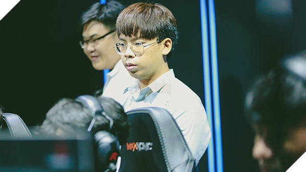 LMHT: VCS căng thẳng chuyển nhượng, Ngài Ren có thể mất chức huấn luyện viên 6