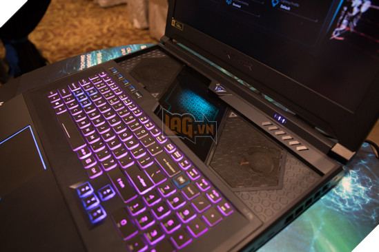 Acer: Đánh giá chi tiết cổ máy chiến game Predator Helios 700 6