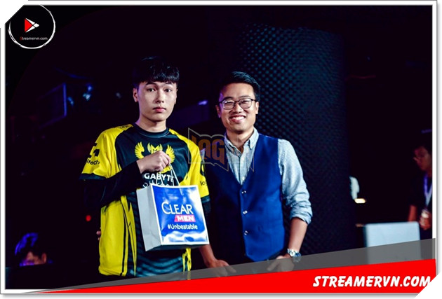 Spot điển trai trong lễ trao giải 