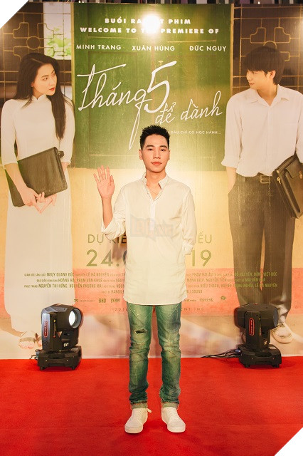 Cặp đôi Xuân Hùng - Minh Trang hẹn nhau họp lớp trong sự kiện công chiếu Tháng 5 để dành 12