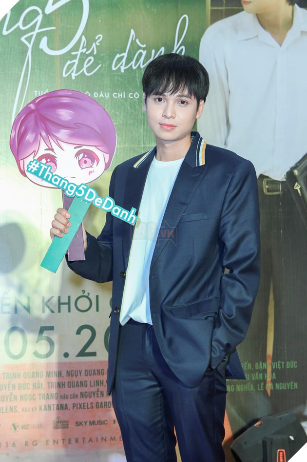 Cặp đôi Xuân Hùng - Minh Trang hẹn nhau họp lớp trong sự kiện công chiếu Tháng 5 để dành 10