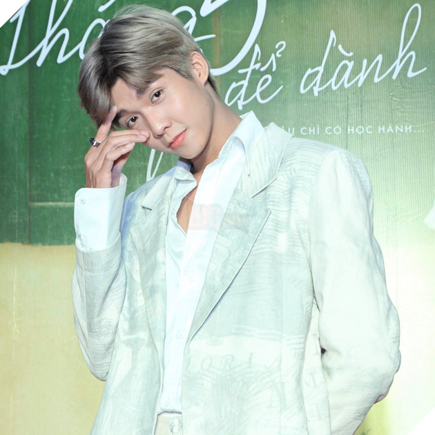 Cặp đôi Xuân Hùng - Minh Trang hẹn nhau họp lớp trong sự kiện công chiếu Tháng 5 để dành 3