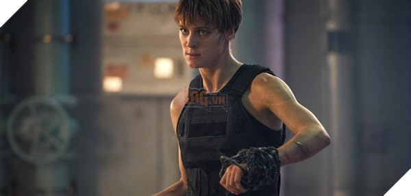 Terminator: Dark Fate bùng nổ, Sarah Connor tái xuất cùng Kẻ Hủy Diệt T-800 2