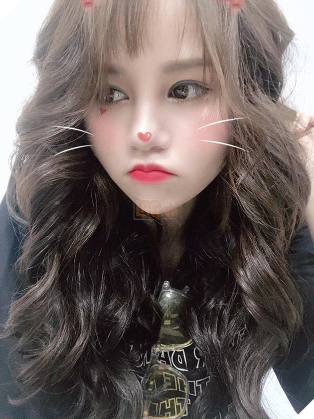 Cô gái make-up đậm trong video clip của Bà Tân Vlogs là ai mà bị chỉ trích nhiều như thế? 8