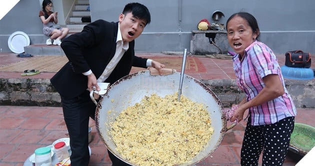  Những món ăn khổng lồ làm thỏa mãn phần nhìn của người xem.