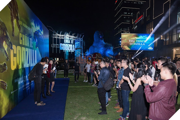 Dàn sao Việt phát cuồng vì Chúa Tể Godzilla 3