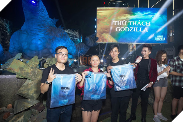 Dàn sao Việt phát cuồng vì Chúa Tể Godzilla 26