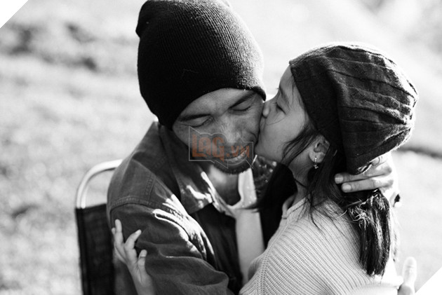 &#212;ng bố đơn th&#226;n trong bộ ảnh x&#250;c động c&#249;ng c&#244; con g&#225;i nhỏ ở Đ&#224; Lạt: &quot;Sau n&#224;y sẽ c&#243; nhiều thứ con th&#237;ch, nhưng n&#243; cay v&#224; đắng lắm&quot; - Ảnh 12.