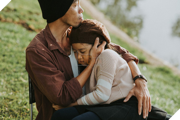 &#212;ng bố đơn th&#226;n trong bộ ảnh x&#250;c động c&#249;ng c&#244; con g&#225;i nhỏ ở Đ&#224; Lạt: &quot;Sau n&#224;y sẽ c&#243; nhiều thứ con th&#237;ch, nhưng n&#243; cay v&#224; đắng lắm&quot; - Ảnh 15.