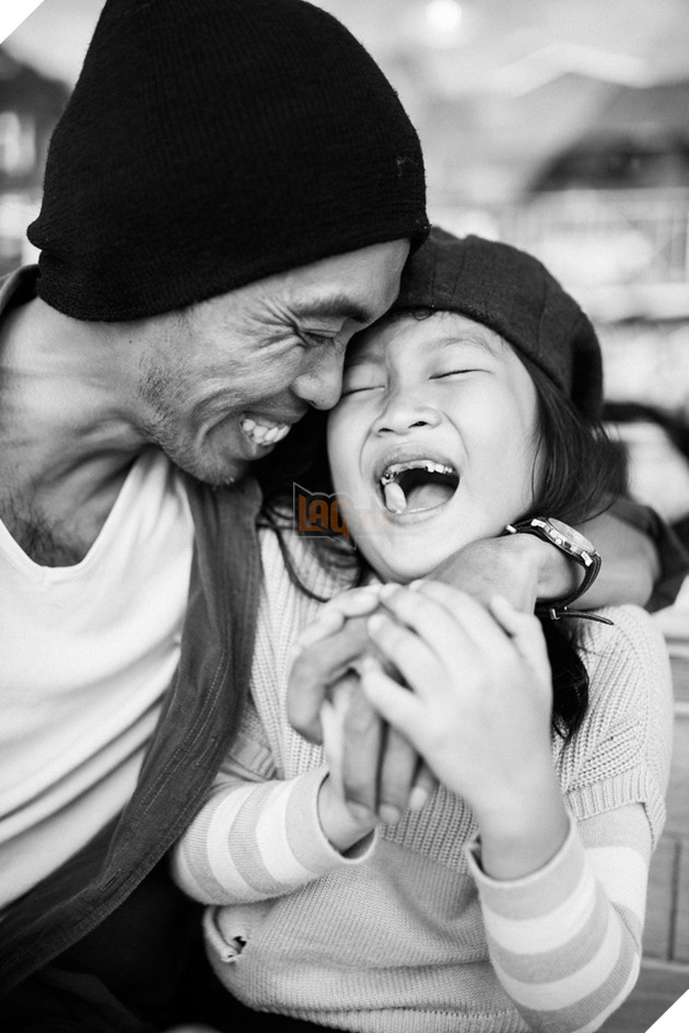 &#212;ng bố đơn th&#226;n trong bộ ảnh x&#250;c động c&#249;ng c&#244; con g&#225;i nhỏ ở Đ&#224; Lạt: &quot;Sau n&#224;y sẽ c&#243; nhiều thứ con th&#237;ch, nhưng n&#243; cay v&#224; đắng lắm&quot; - Ảnh 12.