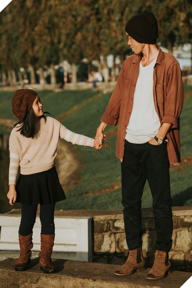 &#212;ng bố đơn th&#226;n trong bộ ảnh x&#250;c động c&#249;ng c&#244; con g&#225;i nhỏ ở Đ&#224; Lạt: &quot;Sau n&#224;y sẽ c&#243; nhiều thứ con th&#237;ch, nhưng n&#243; cay v&#224; đắng lắm&quot; - Ảnh 4.