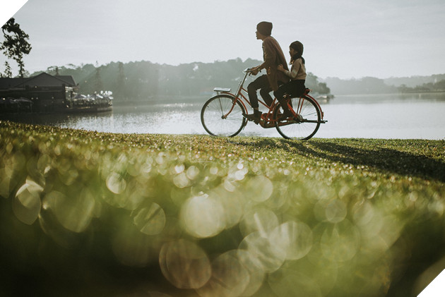 Ông bố đơn thân trong bộ ảnh xúc động cùng cô con gái nhỏ ở Đà Lạt: Sau này sẽ có nhiều thứ con thích, nhưng nó cay và đắng lắm - Ảnh 2.