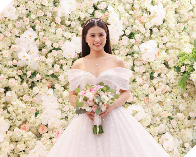 Cận cảnh dàn khách mời đình đám trong hôn lễ của đạo diễn trăm tỷ Nhất Trung 5