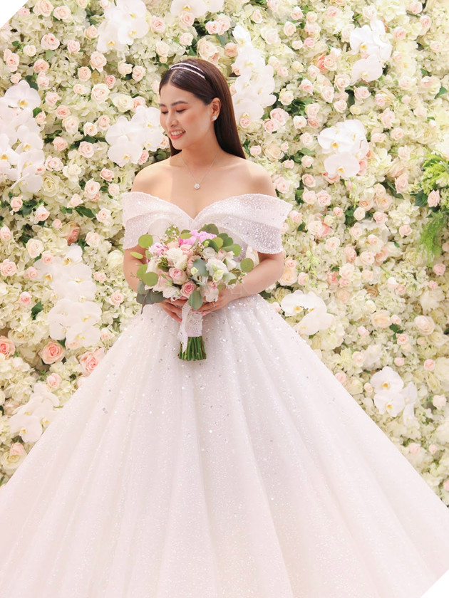 Cận cảnh dàn khách mời đình đám trong hôn lễ của đạo diễn trăm tỷ Nhất Trung 6