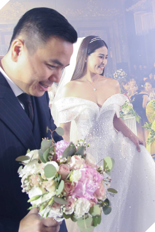 Cận cảnh dàn khách mời đình đám trong hôn lễ của đạo diễn trăm tỷ Nhất Trung 33