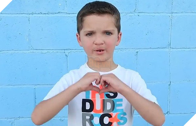 Cùng màu mắt, cùng bị tật ở miệng, số phận đã an bài cho cậu bé đáng thương và chú mèo hoang trở thành tri kỷ - Ảnh 10.