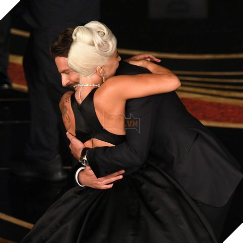 Nam chính A Star is Born chia tay người yêu sau tin đồn phim giả tình thật với Lady Gaga 6