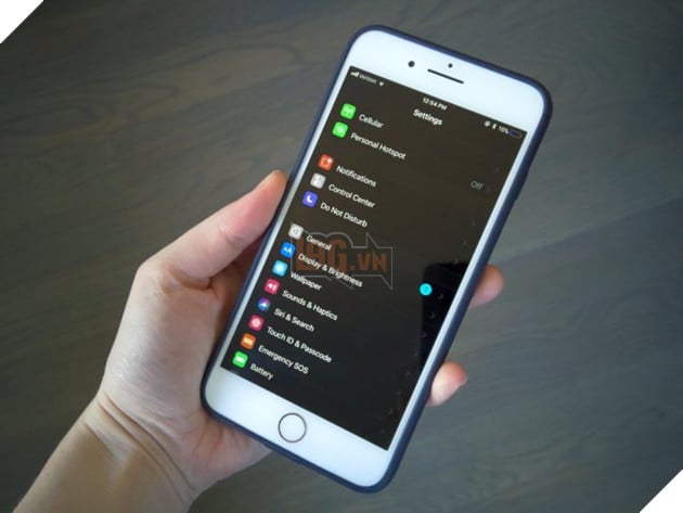 Cách bật chế độ Dark Mode trong iOS 13 trên iPhone