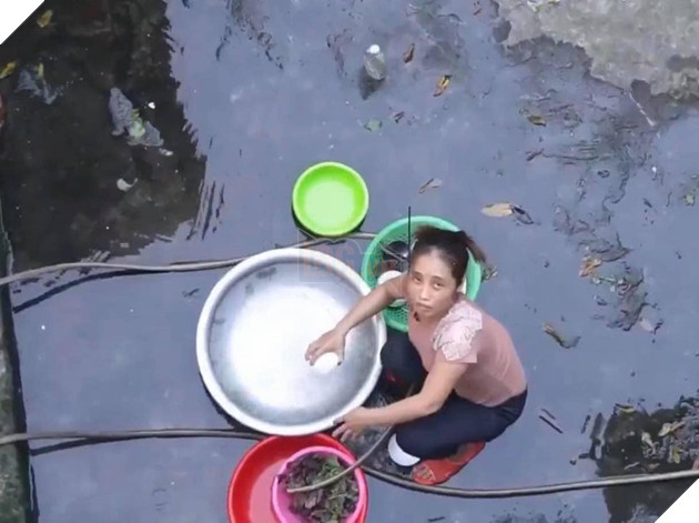 Ăn mừng kênh Youtube 20k subcribers, con trai cưng đổ thau trứng lên đầu mẹ rồi quay clip khoe như chiến tích - Ảnh 2.