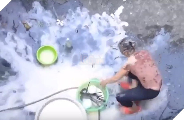 YouTuber do 200 qua trung len dau me de an mung dat 20.000 theo doi hinh anh 1 