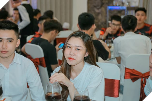 Xuất hiện những bóng hồng xinh đẹp tham gia giải đấu PUBG Mobile VN khiến các gamer nam phải “đứng hình” 4