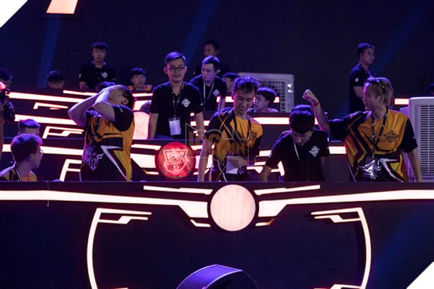 PVNC 2019: FFQ lội ngược dòng ngoạn mục, thẳng tiến PMCO Finals Fall 2019 12