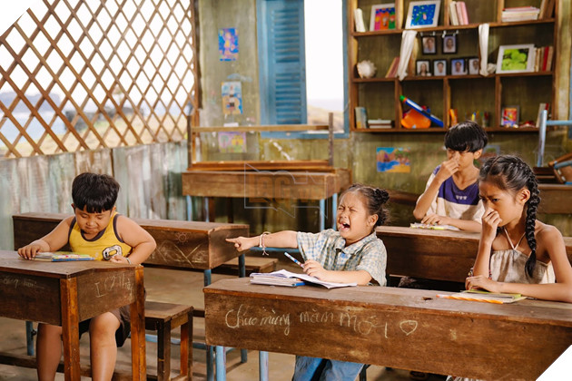 Ekip Anh thầy ngôi sao tung trailer hé lộ tình cảnh thảm thương của Huyme khi ra đảo dạy học 3