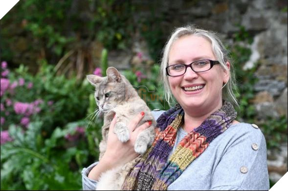 Lính cứu hỏa dành 5 tiếng và 174 tr để cứu 1 con mèo mắc kẹt trên cầu, nhưng nó lại từ chối và ở trển 6