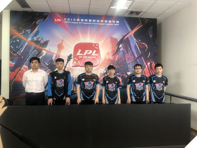 LMHT: SofM cùng đồng đội trong LNG Esports được chăm sóc sức khỏe bởi chuyên gia Olympic 2