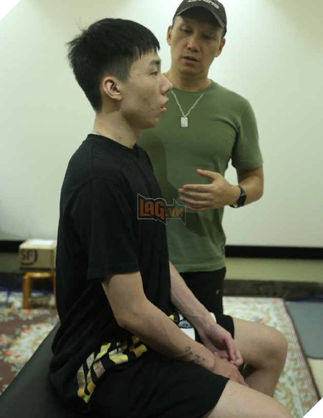 LMHT: SofM cùng đồng đội trong LNG Esports được chăm sóc sức khỏe bởi chuyên gia Olympic 3