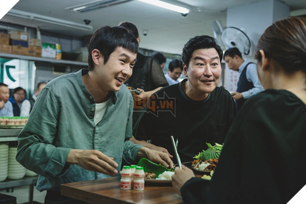 Ký sinh trùng cháy vé sneakshow, trở thành phim Hàn có doanh thu chiếu sớm cao nhất Việt Nam 2