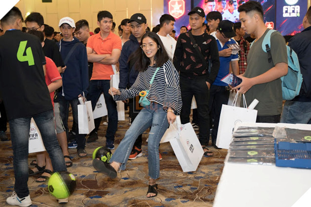 FIFA Online 4 mừng sinh nhật 1 tuổi, hội ngộ anh tài bóng đá Việt 9