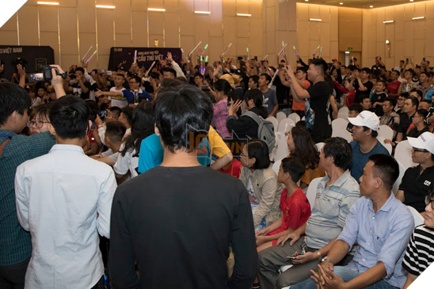 FIFA Online 4 mừng sinh nhật 1 tuổi, hội ngộ anh tài bóng đá Việt 21