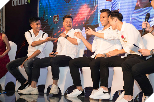 FIFA Online 4 mừng sinh nhật 1 tuổi, hội ngộ anh tài bóng đá Việt 32