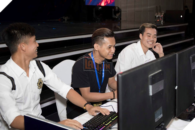 FIFA Online 4 mừng sinh nhật 1 tuổi, hội ngộ anh tài bóng đá Việt 36